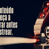 Projetor de cinema retrô transformando conteúdo futuro em contratos, representando a lógica dos upfronts.